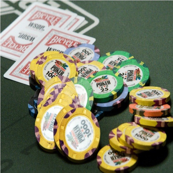 Play poker vs computer